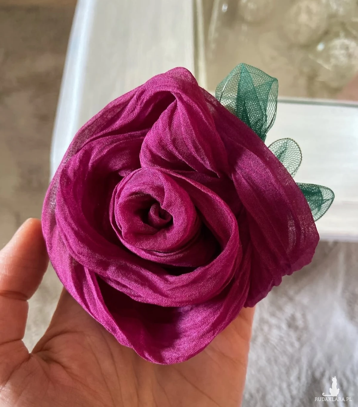 Róża z tkaniny