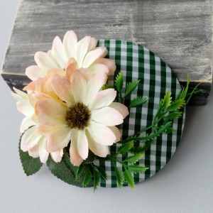 Fascynator w kratkę Vichy – klasyczna elegancja z nutą romantyzmu