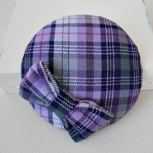 Fascynator w kratkę fiolet
