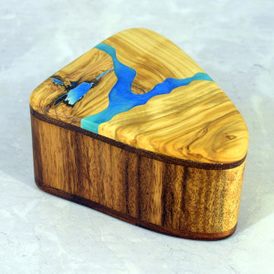 Szkatułka z drewna oliwnego, suaru i żywicy – 13 cm