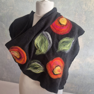 Czarna chusta handmade wełniana
