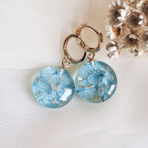 Kolczyki z suszonymi kwiatami hortensji