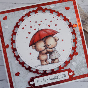 Kartka na walentynki z misiami pod parasolką, nietypowy napis