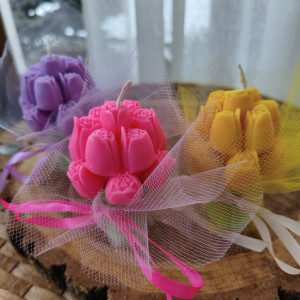 Upominek na Dzień Babci - świeca z wosku sojowego w kształcie bukietu