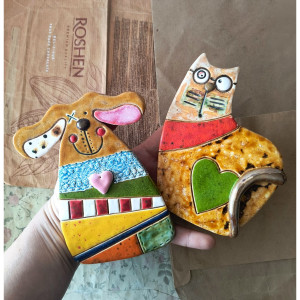 Szalony pies i kot na ścianę