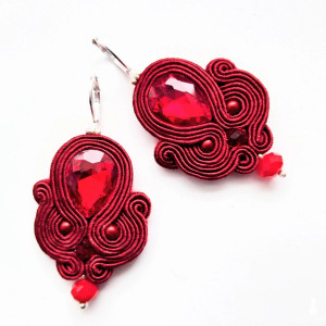 Bordo kolczyki sutaszowe