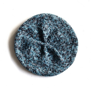 Aneta - beret robiony na drutach