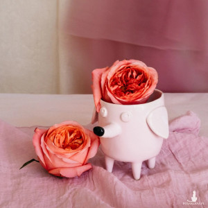 Doniczka różowa pies Azorek - Rękodzieło na prezent od Lamabo Ceramics