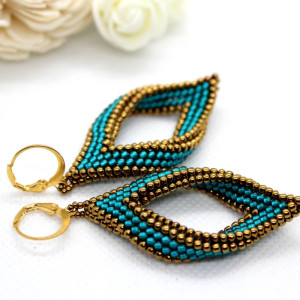 turkusowe kolczyki szyte z koralików Toho