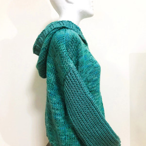Nowy, oryginalny, ręcznie wykonany sweter z kapturem