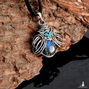 Wisiorek srebrny z labradorytem i apatytami