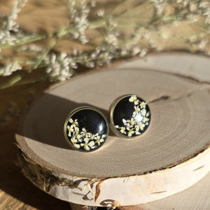 Srebrne kolczyki z kwiatami wkręty sztyfty z żywicy żywica epoksydowa z suszonymi prawdziwymi czarne