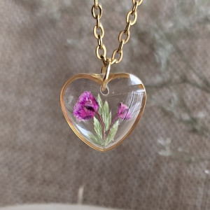 Złota zawieszka złoty wisiorek kwiat naszyjnik żywica z żywicy kwiaty z kwiatami serce serduszko gipsówka różowa