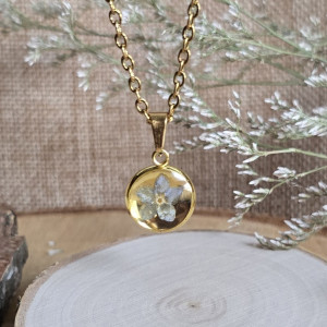 Złota zawieszka złoty wisiorek kwiat naszyjnik żywica z żywicy kwiaty niezapominajki