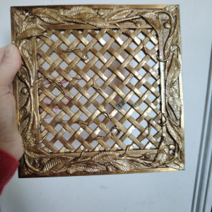 Kratka wentylacyjna lub do kominka z mosiadzu autorski wzor wlasny projekt -liscie średnio ciemna