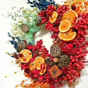 Intensywnie kolorowy wieniec JESIEŃ–ZIMA z naturalnych suszonych roślin