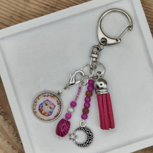 Brelok Różowa Sowa z Księżycem – ozdobny brelok do kluczy i torebki