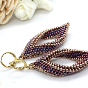 fiolet i złoto - kolczyki szyte z koralików Toho