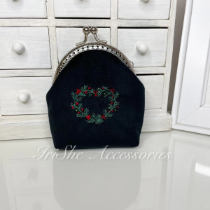 Portmonetka damska welurowa “Serce” haftowana ręcznie