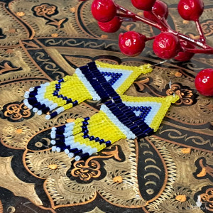 Altair - Kolczyki boho z koralików – ręcznie szyte kolczyki w odcieniach żółtego, jasnego fioletu i granatowego