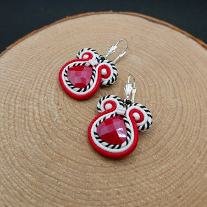 Czerwono-białe kolczyki sutasz z kryształkami