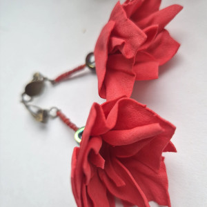 klipsy czerwone kwiaty