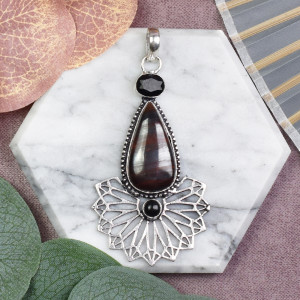 Posrebrzany miedziany ozdobny wisiorek z tygrysim okiem i onyksem #592