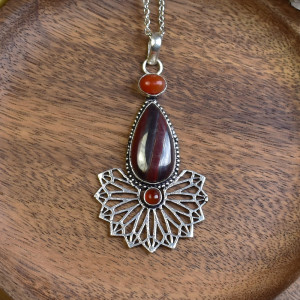 Posrebrzany ozdobny wisiorek z tygrysim okiem i karneolem #619