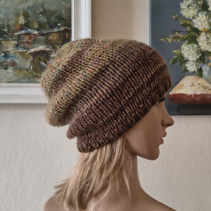 Z oliwkową nutką - miła, lekka, twarzowa czapka