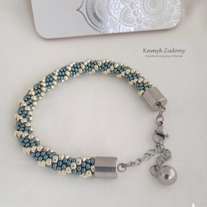 Bransoletka "skręcona" niebiesko-srebrna - wykończenia ze stali chirurgicznej