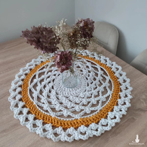 Serweta szydełkowa na stolik ze sznurka 60cm