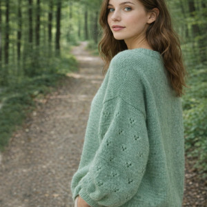 Moherowy sweter z szerokim ażurowym rękawem - Szałwia