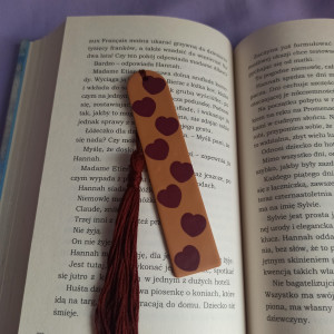 Zakładka do książki w serduszka
