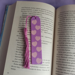 Zakładka do książki w serduszka