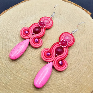 Kolorowe kolczyki sutasz z howlitem 9