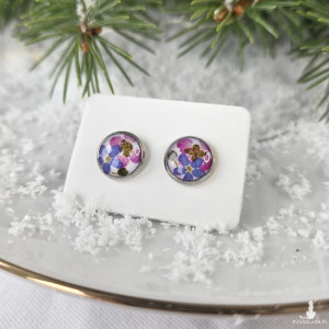 Kolczyki sztyfty z kwiatami w żywicy