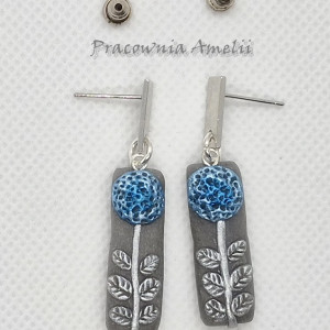 polymer clay kolczyki niebieski dziki czosnek na sztyftach