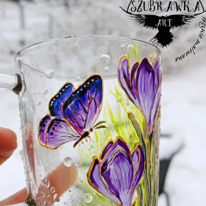 Kubek szklany krokusy