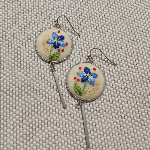 Ręcznie haftowane kolczyki  DLA LAURY  stal szlachetna