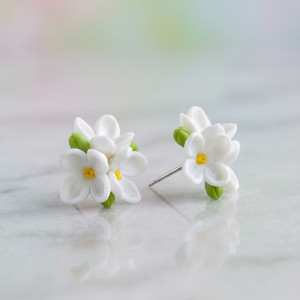 Kolczyki z białymi bzami