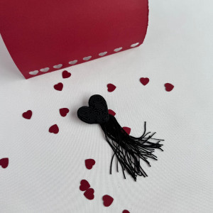 Broszka serce czarne z chwostem