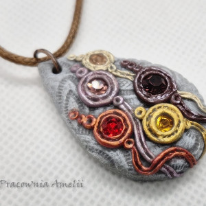 polymer clay klorowe kryształki mały wisior