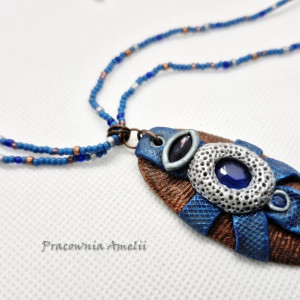 polymer clay egipska wojowniczka wisior z kryształkami