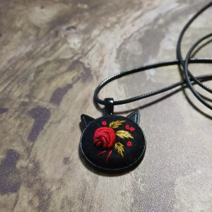 Ręcznie haftowany wisior  DLA FRANCISZKI