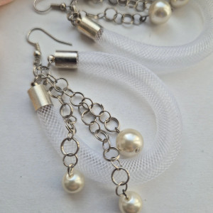 Kolczyki białe lekkie