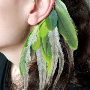 Nausznica zausznica z piór boho hippie pióra naturalne zielone