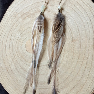 Kolczyki z piór pióra kamienie naturalne boho hippie etno indiańskie beżowe brązowe