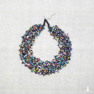 7026 Multikolorowy naszyjnik boho z drobnych szklanych koralików – rękodzieło