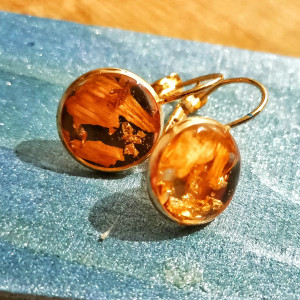 Kolczyki z suszonym słonecznikiem w żywicy – pozłacana stal nierdzewna | Biżuteria handmade | Idealne na prezent
