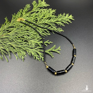 Krótki koralikowy naszyjnik - czarno złoty #1055